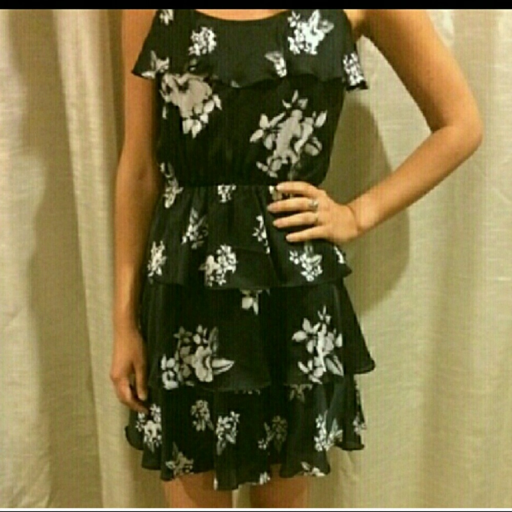 Beautiful WHBM ruffle summer dress